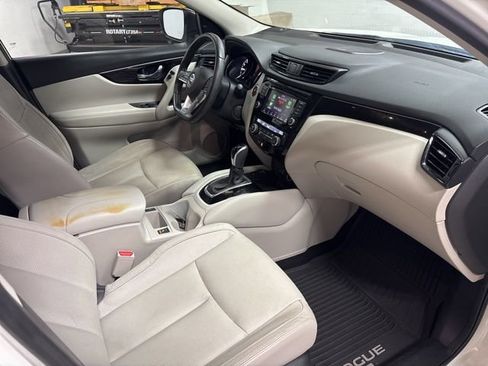 Used 2019 Nissan Rogue Sport SL w/ Premium Package image 19