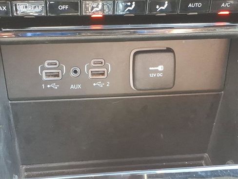 Certified 2023 Jeep Grand Cherokee Limited image 18