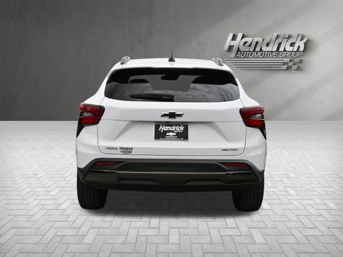 Used 2025 Chevrolet Trax ACTIV w/ Sunroof Package FWD image 9