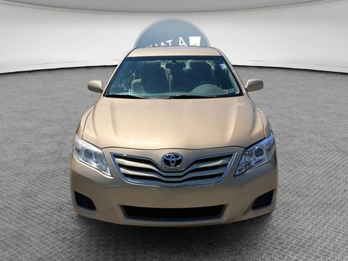 Used 2010 Toyota Camry LE FWD image 9