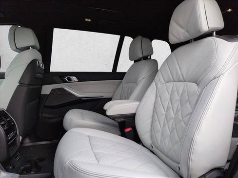 Used 2026 BMW X7 xDrive40i w/ M Sport Package AWD/4WD image 16