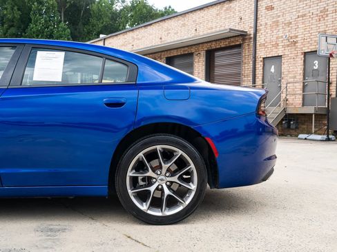Used 2022 Dodge Charger SXT w/ Plus Group RWD image 5