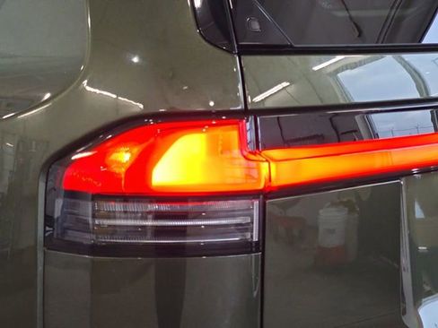 Used 2024 Lexus GX 550 w/ Cold Area Package image 36