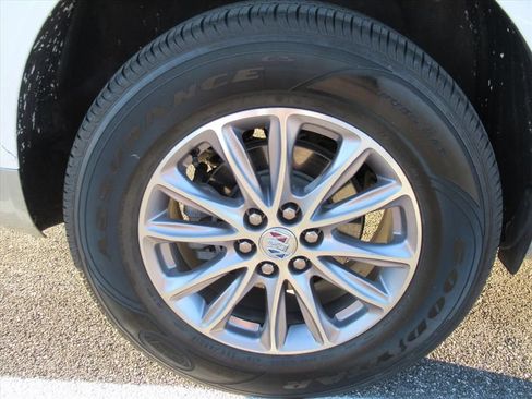 Used 2023 Buick Enclave Essence image 5