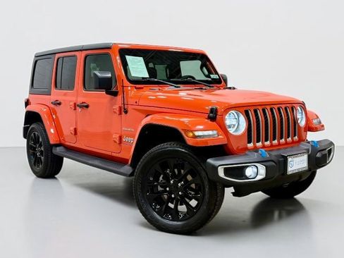 Used 2023 Jeep Wrangler Unlimited Sahara AWD/4WD image 3