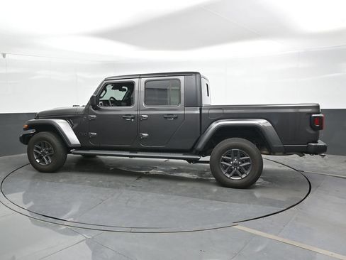 Used 2025 Jeep Gladiator Sport AWD/4WD image 8