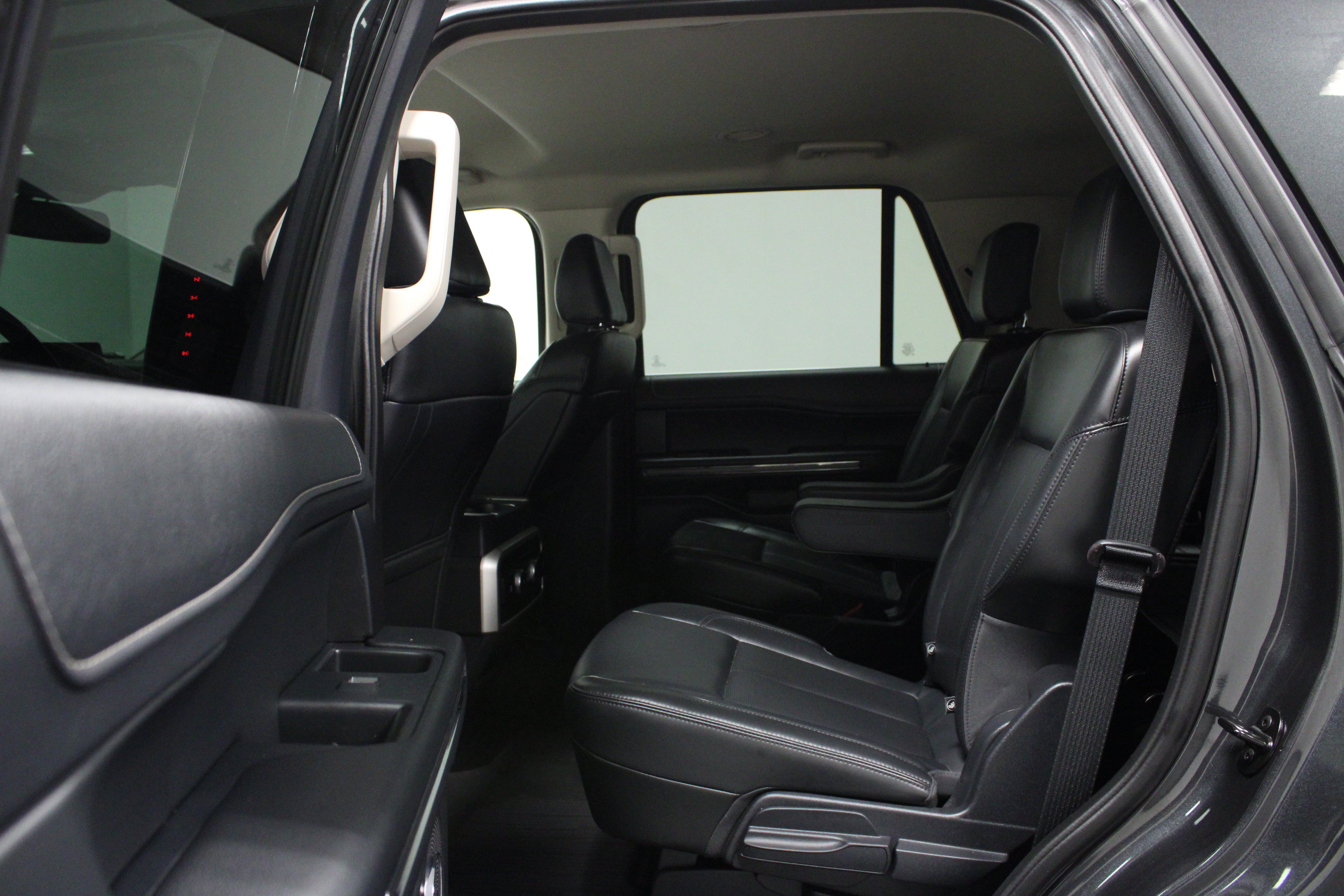 Used 2023 Ford Expedition XLT AWD/4WD image 13