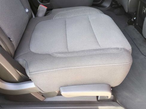 Used 2023 Chevrolet Traverse LT FWD image 25