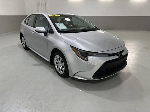 Used 2025 Toyota Corolla LE image 4