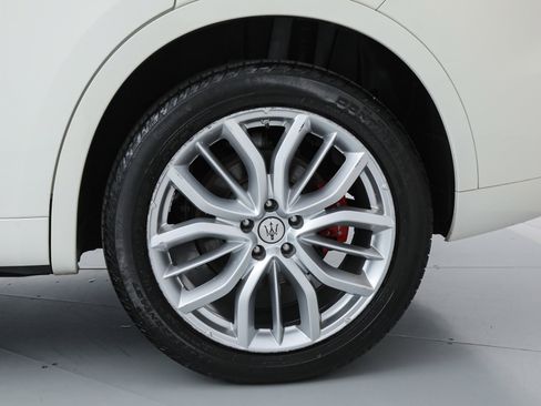 Certified 2022 Maserati Levante GT image 23