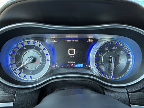 Used 2015 Chrysler 300 Limited image 8