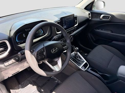 Certified 2025 Hyundai Venue SE FWD image 7