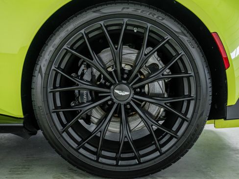 Used 2022 Aston Martin V8 Vantage Roadster image 10