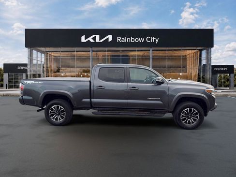 Used 2022 Toyota Tacoma TRD Sport w/ Technology Package RWD image 4