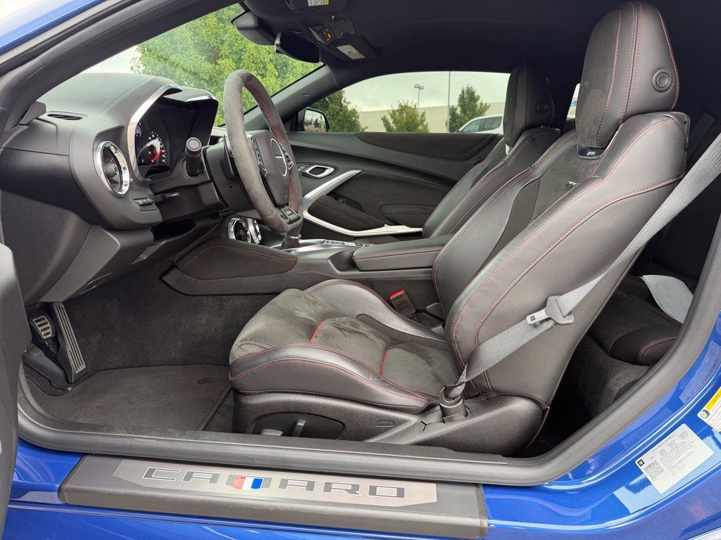 Used 2019 Chevrolet Camaro ZL1 RWD image 13