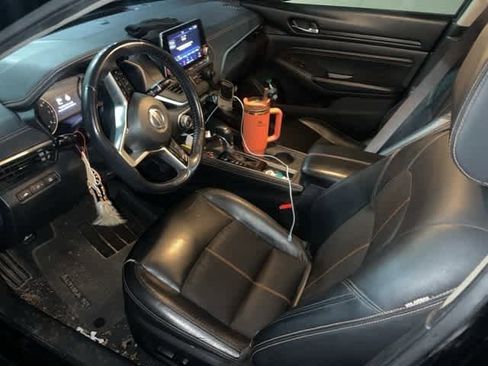 Used 2021 Nissan Altima 2.5 SR image 2