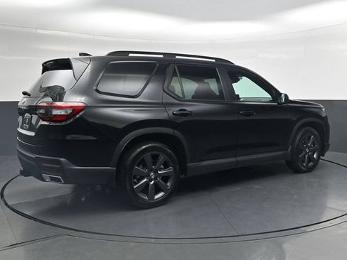 Used 2025 Honda Pilot Sport image 4