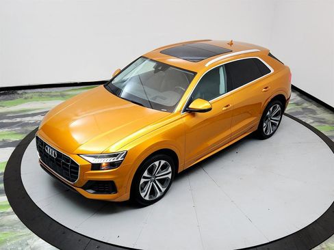 Used 2019 Audi Q8 Prestige w/ Luxury Package AWD/4WD image 34
