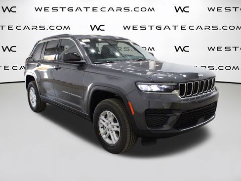 New 2025 Jeep Grand Cherokee Laredo image 2