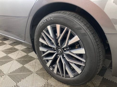 Used 2025 Nissan Altima 2.5 SV FWD image 22