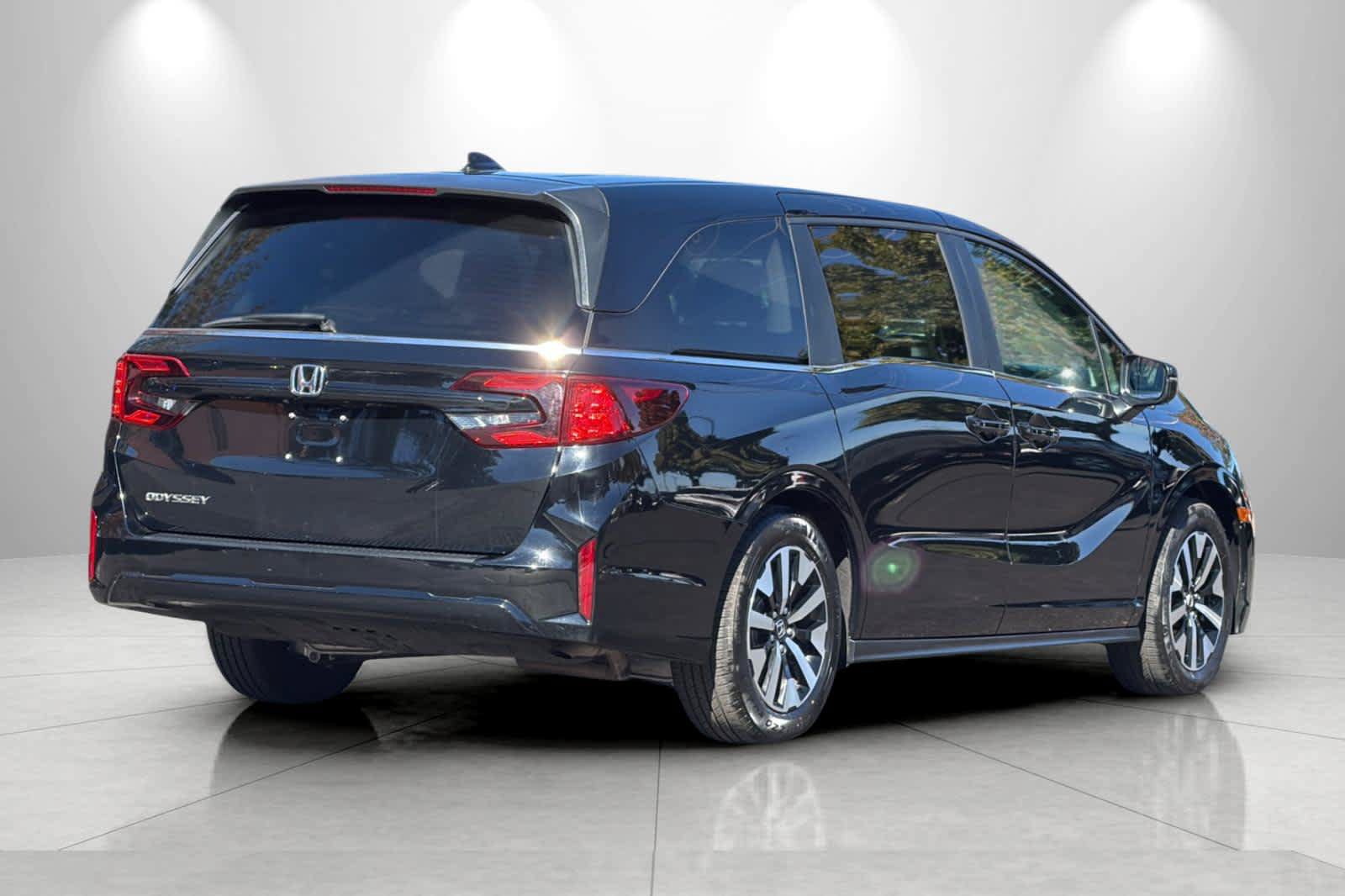 Used 2025 Honda Odyssey EX-L image 2