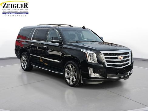 Used 2018 Cadillac Escalade ESV Premium Luxury image 3