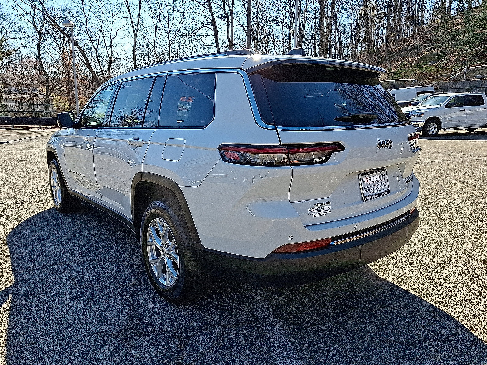 Used 2023 Jeep Grand Cherokee L Limited AWD/4WD image 5