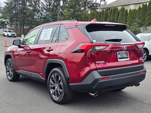 Used 2023 Toyota RAV4 XLE Premium image 4
