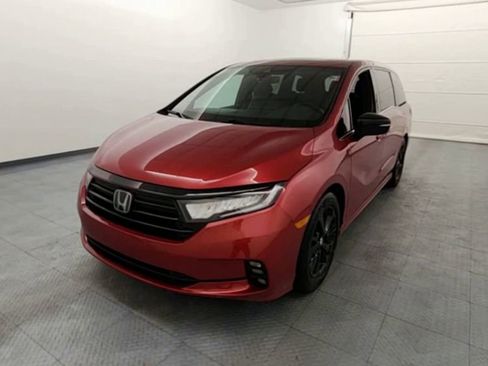 Used 2023 Honda Odyssey Sport image 3