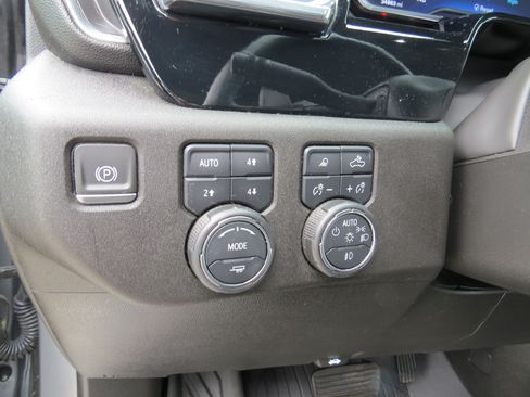 Used 2024 Chevrolet Silverado 1500 LTZ AWD/4WD image 17