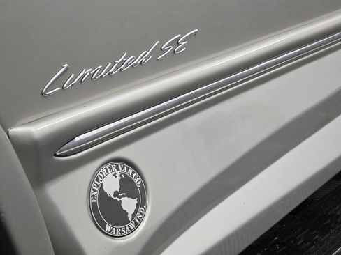 Used 2018 Chevrolet Express 2500 w/ Enhanced Convenience Package image 18