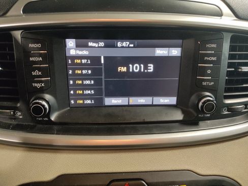 Used 2020 Kia Sorento LX AWD/4WD image 25