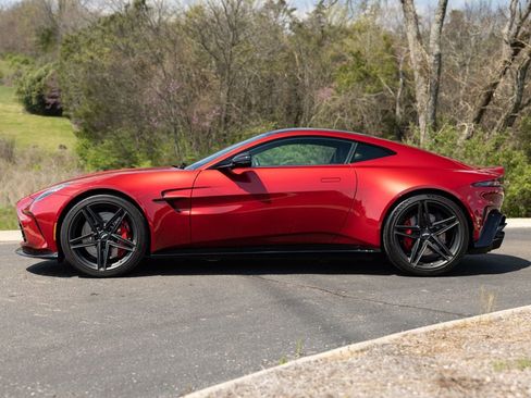 Used 2025 Aston Martin V8 Vantage Coupe RWD image 3