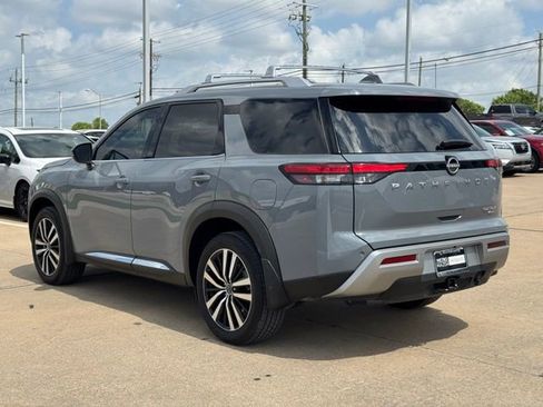 Used 2025 Nissan Pathfinder Platinum image 4