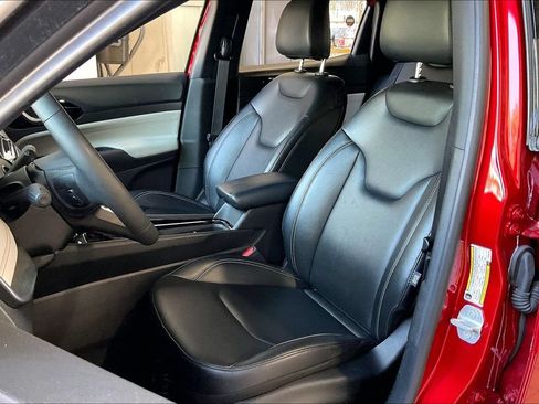 Used 2025 Jeep Compass Limited AWD/4WD image 3