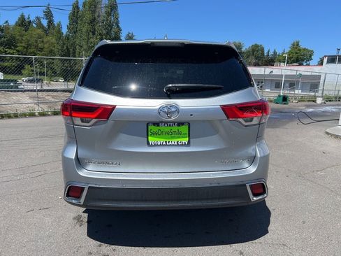 Used 2017 Toyota Highlander Limited AWD/4WD image 5