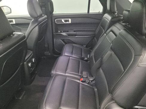Used 2020 Ford Explorer XLT w/ Equipment Group 202A image 18
