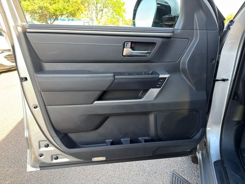 Used 2025 Toyota Sequoia Platinum AWD/4WD image 9