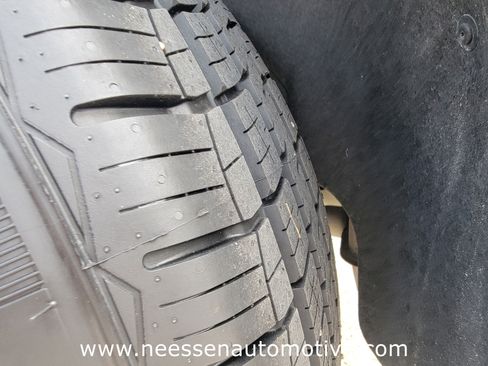 Used 2023 Buick Enclave Essence image 36