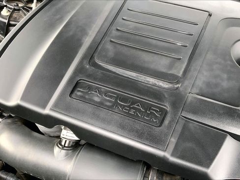 Used 2019 Jaguar F-PACE Portfolio image 32