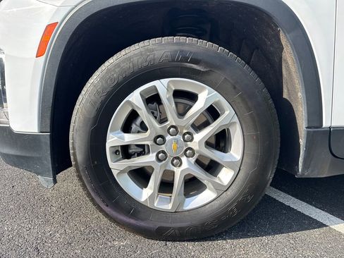 Used 2022 Chevrolet Traverse LS FWD image 29