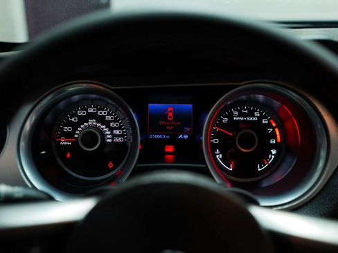 Used 2013 Ford Mustang Shelby GT500 RWD image 32