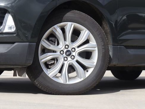 Used 2023 Ford Edge Titanium image 2