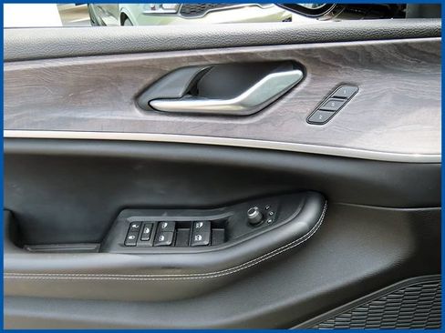 Used 2023 Jeep Grand Cherokee L Limited w/ Luxury Tech Group II AWD/4WD image 14