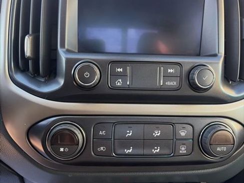 Used 2022 Chevrolet Colorado Z71 AWD/4WD image 18