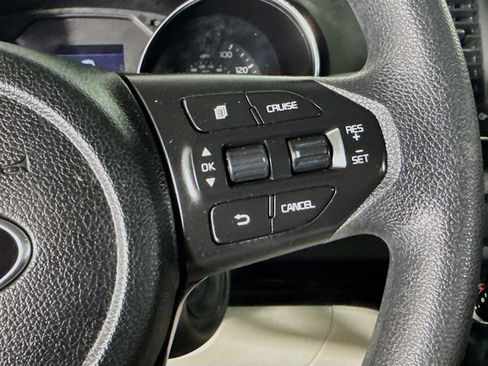 Used 2021 Kia Sedona LX image 15