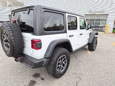 Used 2025 Jeep Wrangler Unlimited Rubicon AWD/4WD image 8