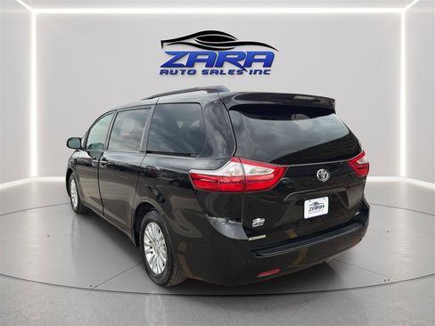 Used 2017 Toyota Sienna XLE w/ XLE Navigation Package FWD image 5