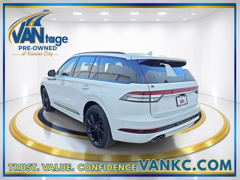 Used 2024 Lincoln Aviator Reserve w/ Equipment Group 201A image 9