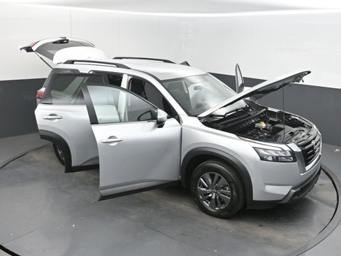 Used 2024 Nissan Pathfinder SV FWD image 39
